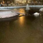 Ankara’da kar sonrası hava sıcaklığı eksi 11 dereceye düştü, Kuğulu Park havuzunda donmalar oluştu.