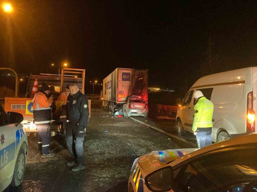 Keçiören’de çevre yolunda tıra çarpan sürücü yaşamını yitirdi. Keçiören’de çevre yolunda tıra çarpan sürücü yaşamını yitirdi.