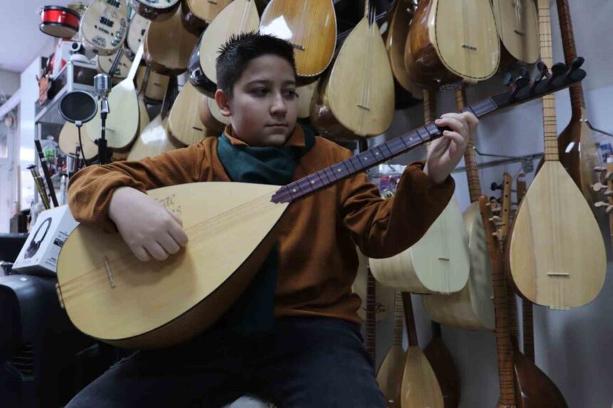 Eskişehir’de Bağlamaya İlgi Artıyor: Gençler Geleneksel Mirası Geleceğe Taşıyor Eskişehir’de Bağlamaya İlgi Artıyor: Gençler Geleneksel Mirası Geleceğe Taşıyor