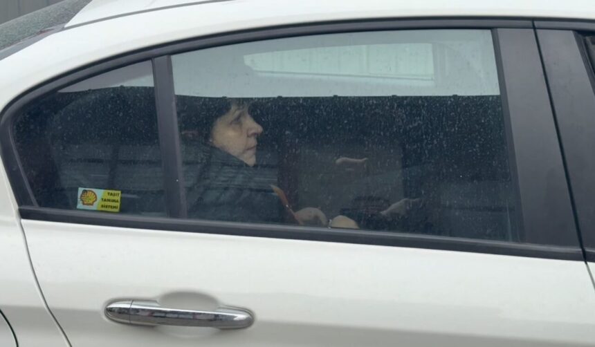 Bahçelivler’deki Adli Tıp Kurumu’nda anne Galina Svechnikov, oğlu Nikolai’nin cesedini teşhis etti. Bahçelivler’deki Adli Tıp Kurumu’nda anne Galina Svechnikov, oğlu Nikolai’nin cesedini teşhis etti.