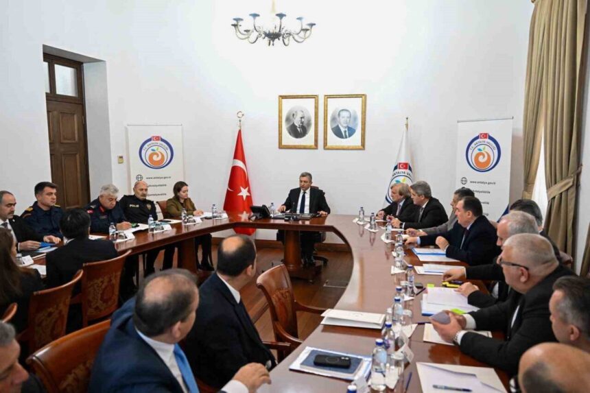 Antalya’da Aşırı Yağışlar Üzerine Koordinasyon Toplantısı Gerçekleştirildi Antalya’da Aşırı Yağışlar Üzerine Koordinasyon Toplantısı Gerçekleştirildi