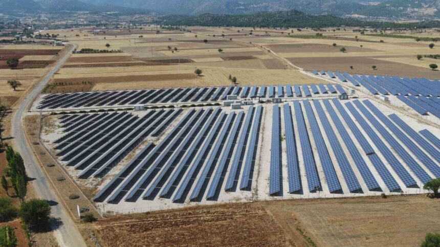 Antalya Büyükşehir Belediyesi, tarımsal üretim için enerji desteklerini artırarak sürdürüyor.