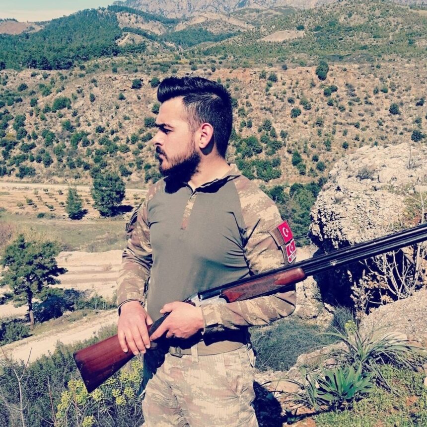 Antalya’nın Aksu bölgesinde av sırasında arkadaşıyla yaşanan silah kazasında ağır yaralanan genç hayatını kaybetti.