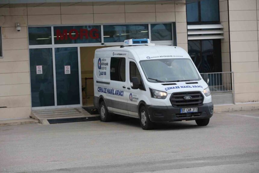 Antalya’da güvenlik görevlisi Zübeyir C. tarafından öldürülen anne ve 7 yaşındaki kızı memleketine götürüldü.