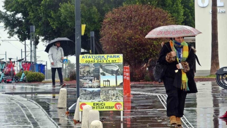 Antalya’da Meteoroloji’nin uyarılarının ardından etkili olan sağanak, öğle saatlerinde durdu. Antalya’da Meteoroloji’nin uyarılarının ardından etkili olan sağanak, öğle saatlerinde durdu.