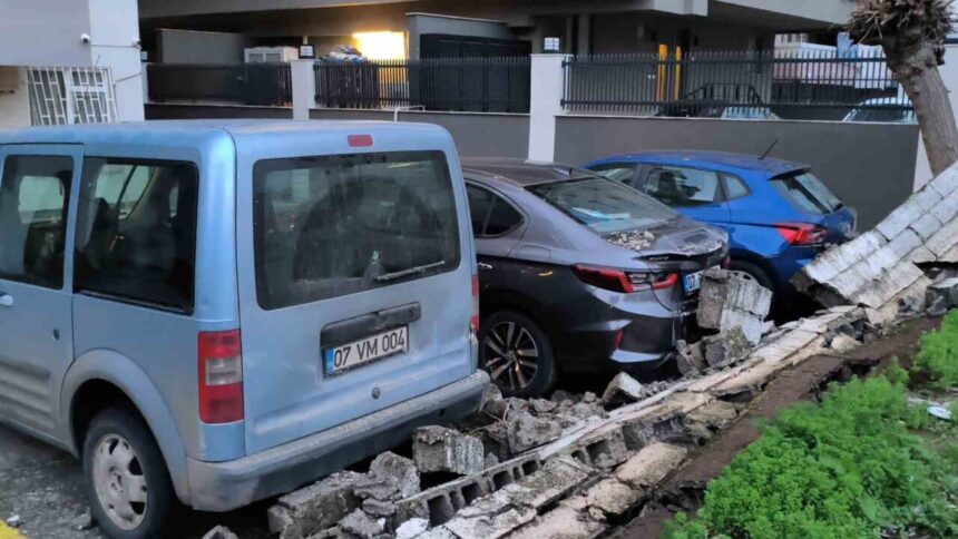 Antalya’da Şiddetli Yağış ve Fırtına Yaşamı Olumsuz Etkiledi Antalya’da Şiddetli Yağış ve Fırtına Yaşamı Olumsuz Etkiledi