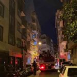 Aydın’ın Efeler ilçesindeki apartmanda çıkan yangın, itfaiyenin hızlı müdahalesiyle kontrol altına alındı.