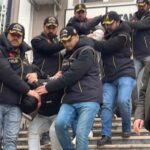 İstanbul Arnavutköy’de aracın içinde ceset bulundu, 3 kişi gözaltına alındı. Şüpheliler adliyeye sevk edildi.