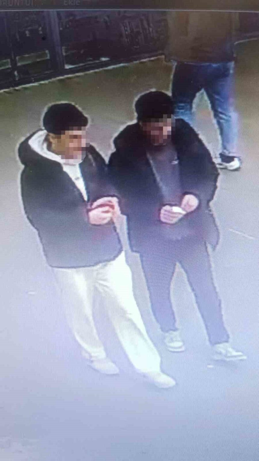 Arnavutköy’deki alışveriş merkezinde, çocuklar parfüm çalarak izlerini kaybettirdi.