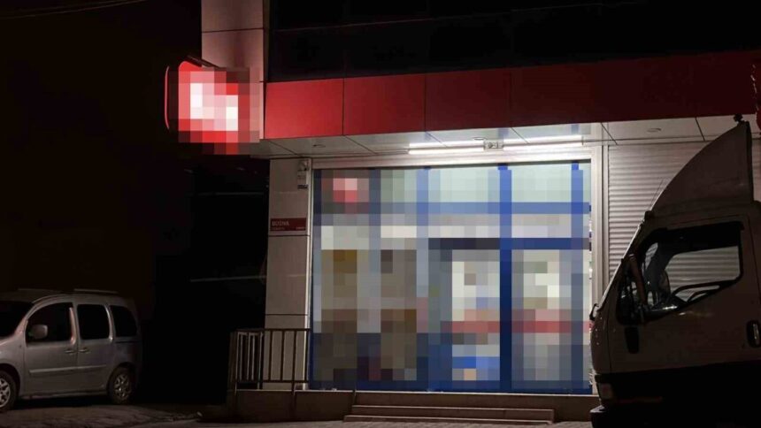 İstanbul Arnavutköy’de zincir markete silahlı saldırı yapıldı; şüpheli gözaltına alındı.