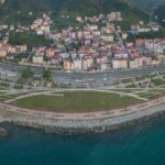 Arsin ilçesindeki Sahil Parkı’nın yenileme projesi, bölgeyi modern ve işlevsel hale getirecek.