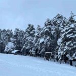 Kafkasör Yaylası kar yağışının ardından beyaz örtüyle kaplandı, doğal güzellikler gözler önüne serildi.