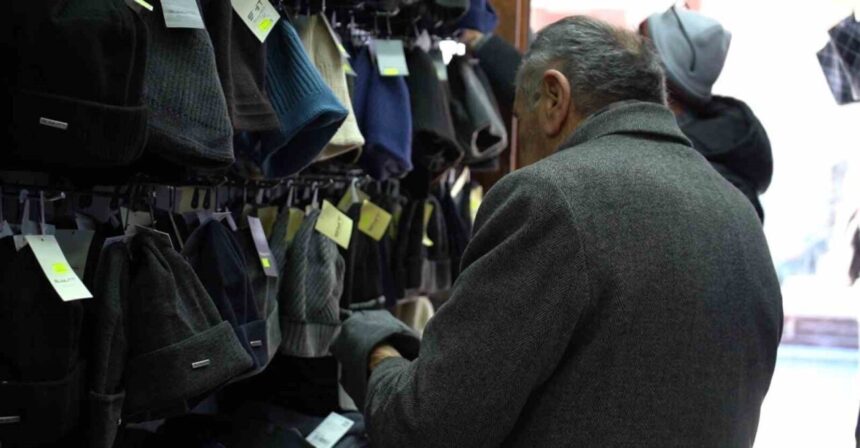 Adapazarı’ndaki Uzun Çarşı’da geleneksel esnaflık ile modern ticaretin çatışması sürüyor.