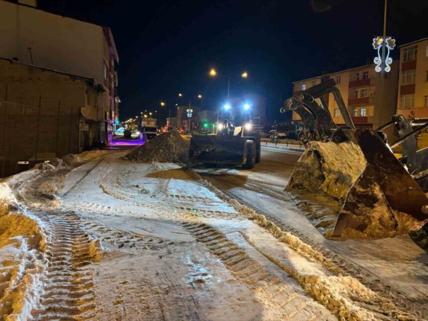 Aşkale’de Kar Yağışı Sonrası Temizlik Çalışmaları Hızla Devam Ediyor