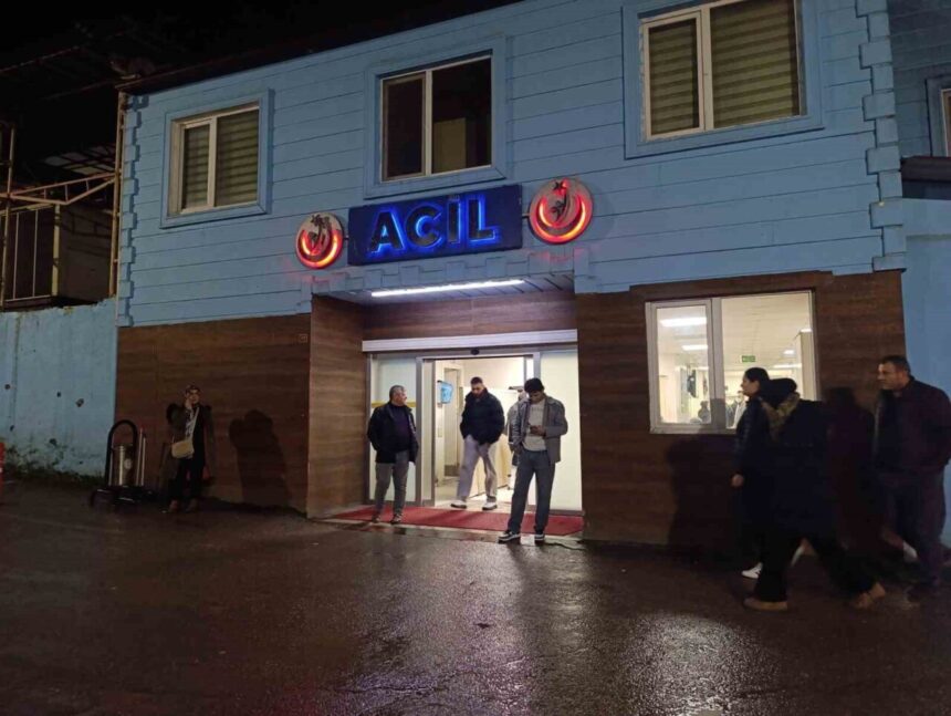 Bartın’da asker uğurlama etkinliğinde 15 kişi gıda zehirlenmesi şüphesiyle hastaneye getirildi. Bartın’da asker uğurlama etkinliğinde 15 kişi gıda zehirlenmesi şüphesiyle hastaneye getirildi.