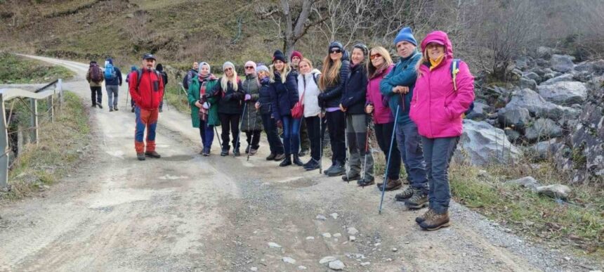 Doğal ve Tarihi Değerleri Koruma Derneği, Trabzon’un Araklı ilçesindeki Aytaş Asmasu Şelalesi’ne gezinti düzenledi.