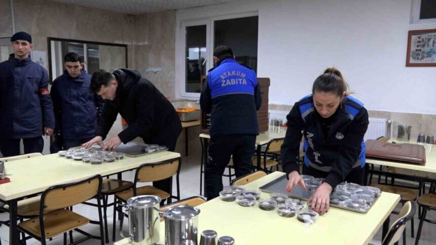 Atakum Belediyesi, yıl sonu görev yapan 112 Acil Servis ve emniyet personelini ziyaret etti.