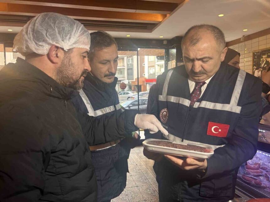 Ataşehir’de Gıda Güvenliği İçin Kasaplara Denetim Yapıldı Ataşehir’de Gıda Güvenliği İçin Kasaplara Denetim Yapıldı