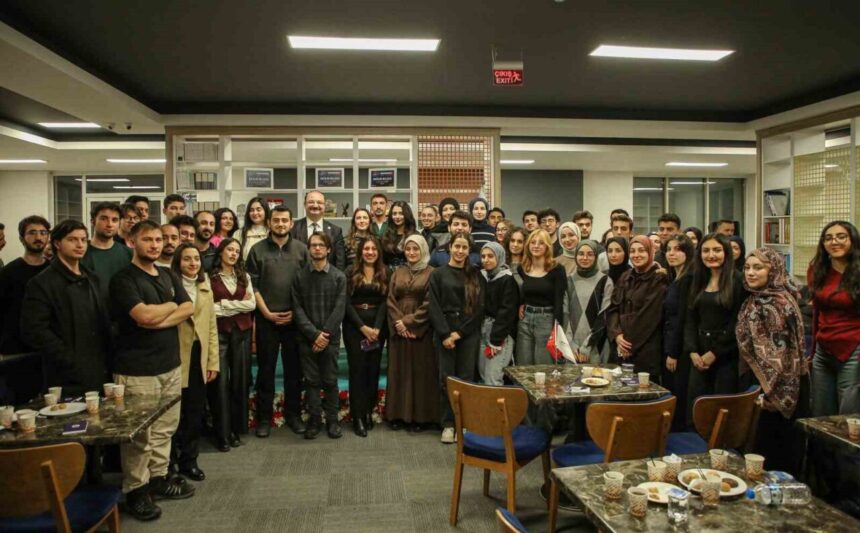 Atatürk Üniversitesi, Cahit Arf’ın sorusunun izinde yapay zeka ve girişimcilik üzerine önemli bir konferansa ev sahipliği yaptı. Atatürk Üniversitesi, Cahit Arf’ın sorusunun izinde yapay zeka ve girişimcilik üzerine önemli bir konferansa ev sahipliği yaptı.