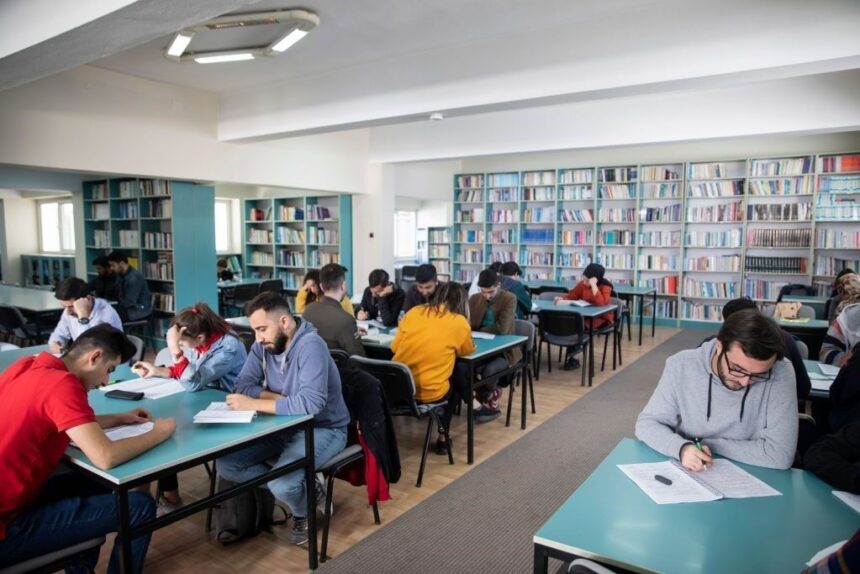 Atatürk Üniversitesi, lisans öğrencilerine “Bütünleşik Yüksek Lisans Programı” ile erken akademik fırsatlar sunmaya başladı. Atatürk Üniversitesi, lisans öğrencilerine “Bütünleşik Yüksek Lisans Programı” ile erken akademik fırsatlar sunmaya başladı.