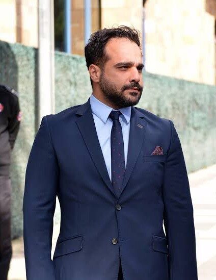 Eski Avcılar Belediyesi Başkan Yardımcısı Burçin Baykal (41) intihar etti, cenazesi kılındı. Eski Avcılar Belediyesi Başkan Yardımcısı Burçin Baykal (41) intihar etti, cenazesi kılındı.