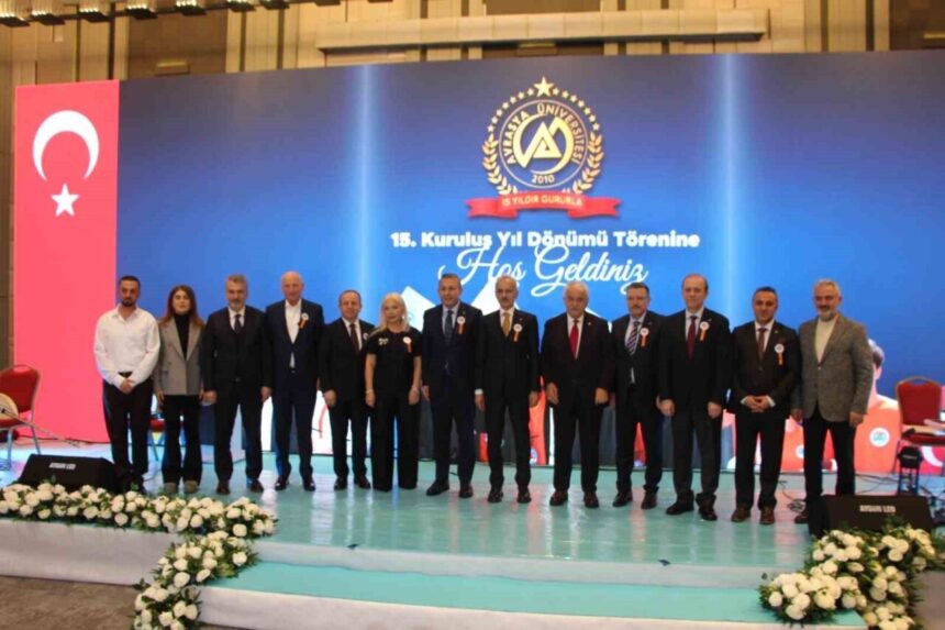 Avrasya Üniversitesi’nin 15. yılı kutlandı, katılımcılar arasında bakan ve yerel yöneticiler yer aldı. Avrasya Üniversitesi’nin 15. yılı kutlandı, katılımcılar arasında bakan ve yerel yöneticiler yer aldı.