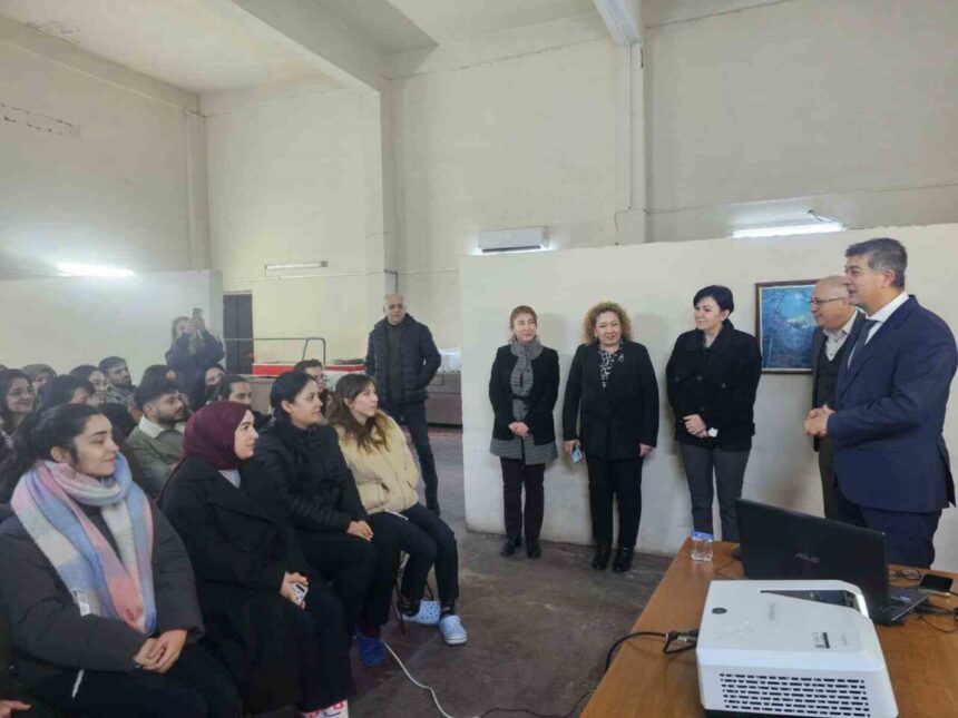 Aydın Atatürk Devlet Hastanesi’nde yeni sağlık personeline yönelik oryantasyon eğitimleri başarıyla sona erdi. Aydın Atatürk Devlet Hastanesi’nde yeni sağlık personeline yönelik oryantasyon eğitimleri başarıyla sona erdi.