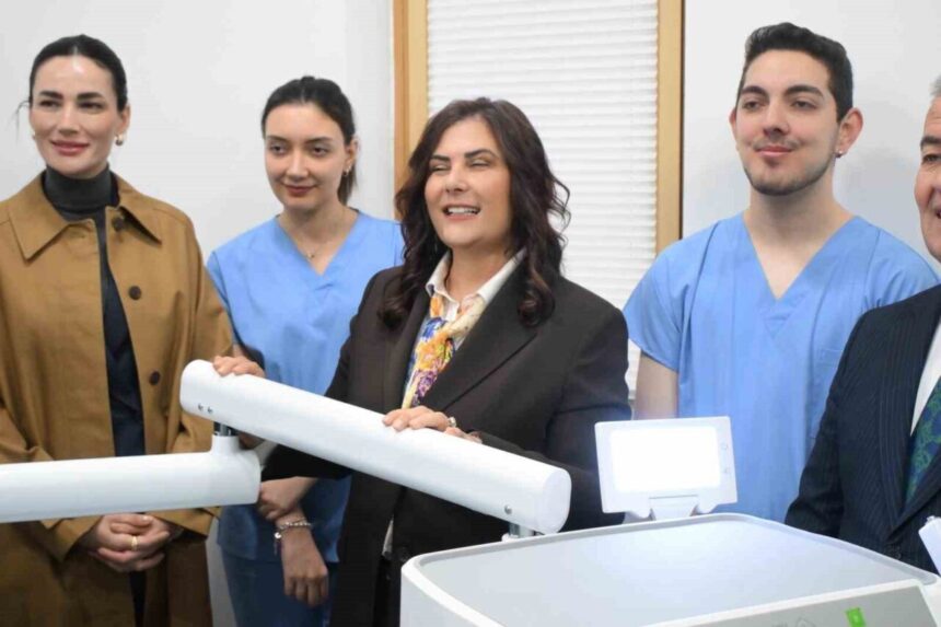 Nazilli Ağız ve Diş Sağlığı Polikliniği, Özlem Çerçioğlu’nun katılımıyla açıldı. Nazilli Ağız ve Diş Sağlığı Polikliniği, Özlem Çerçioğlu’nun katılımıyla açıldı.