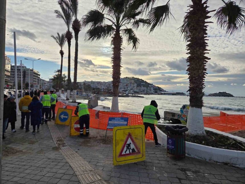 Kuşadası sahilinde olumsuz hava şartları sonrası hasarların onarımı için çalışmalar başladı. Kuşadası sahilinde olumsuz hava şartları sonrası hasarların onarımı için çalışmalar başladı.
