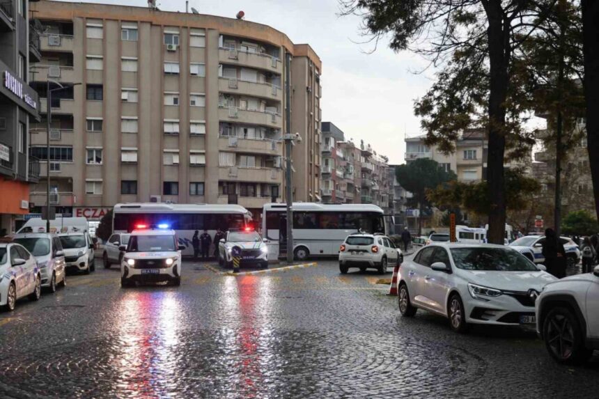 Aydın’da Siyasi Gerilim Artarken, Belediye Meclisi Toplantıları Güvenlik Önlemleriyle Yapılıyor. Aydın’da Siyasi Gerilim Artarken, Belediye Meclisi Toplantıları Güvenlik Önlemleriyle Yapılıyor.