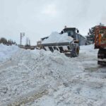 Aydıntepe’de karla mücadele çalışmaları sürüyor, ekipler ulaşımı güvenli hale getirmek için gece gündüz çalışıyor.