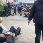 Karaman’da bir baba ve üç oğlu sokakta silahlı saldırıya uğrayarak yaralandı; durumu ağır olan üç kişi hastaneye kaldırıldı.