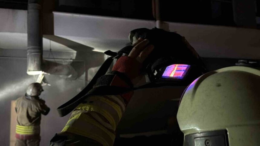 Düzce’de bir yiyecek işletmesinin bacasında çıkan yangına itfaiye termal kameralarla müdahale etti.