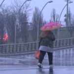 İstanbul Bağcılar’da sabah saatlerinde kar yağışı başladı.