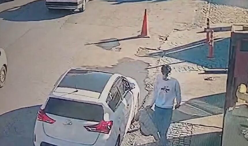 Bahçelievler’de kuyumcudan çalınan dövizle otelde eğlence düzenleyen 7 şüpheli yakalandı. Bahçelievler’de kuyumcudan çalınan dövizle otelde eğlence düzenleyen 7 şüpheli yakalandı.