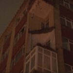 Bahçelievler’de Sağanak Yağış Sonrası Bir Binanın Balkonu Çöktü, Araç Hasar Gördü