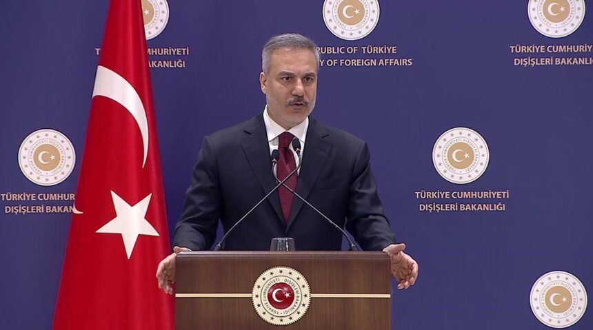 Bakan Fidan: “İran’a askeri müdahaleye karşıyız, sorunları diyalogla çözmeliyiz” Bakan Fidan: “İran’a askeri müdahaleye karşıyız, sorunları diyalogla çözmeliyiz”