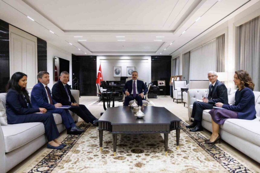 Dışişleri Bakanı Hakan Fidan, UNRWA Genel Komiseri Philippe Lazzarini’yi Ankara’da ağırladı. Dışişleri Bakanı Hakan Fidan, UNRWA Genel Komiseri Philippe Lazzarini’yi Ankara’da ağırladı.