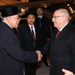 Milli Savunma Bakanı Yaşar Güler, Malezya Başbakanı Enver İbrahim’i havaalanında karşıladı.