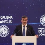 Çalışma Bakanı Işıkhan, dijitalleşmenin fırsat olarak değerlendirilmesi gerektiğini belirtti.