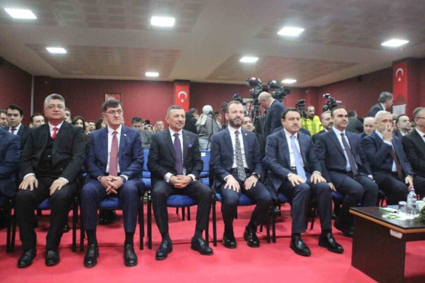 Kütahya’da 285 milyon lira değerinde 8 proje düzenlenen törenle hayata geçirildi. Kütahya’da 285 milyon lira değerinde 8 proje düzenlenen törenle hayata geçirildi.