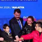 Bakan Kurum, Malatya’da Yüzyılın Konut Projesi kapsamında 9 bin 659 sosyal konut için kura çekimi gerçekleştirdi.