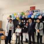 Milli Eğitim Bakanı Tekin, Ağrı’daki ilkokulda karne dağıtım etkinliğine katıldı.