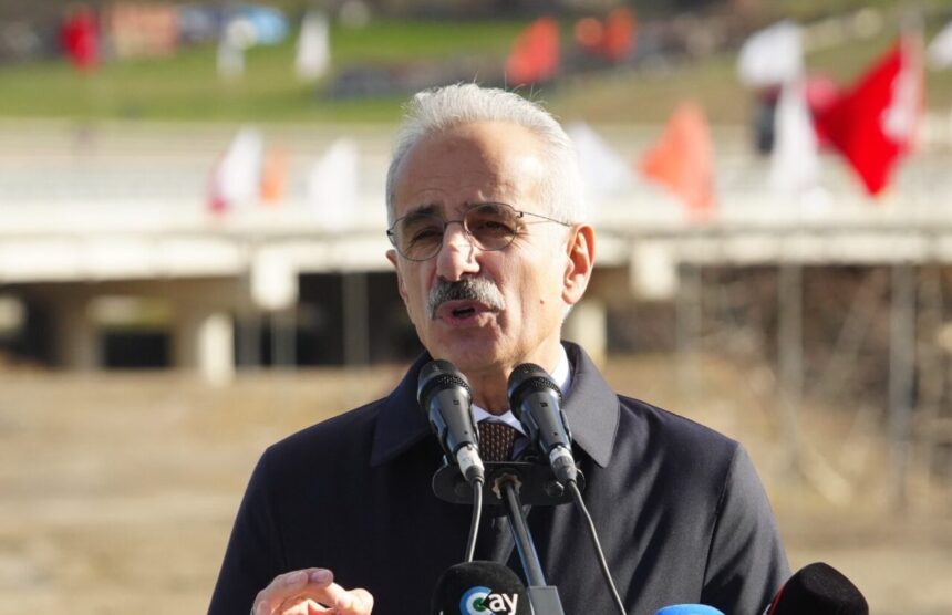 Ulaştırma Bakanı Uraloğlu’ndan Hızlı Tren ve Altyapı Yatırımları Açıklamaları Ulaştırma Bakanı Uraloğlu’ndan Hızlı Tren ve Altyapı Yatırımları Açıklamaları