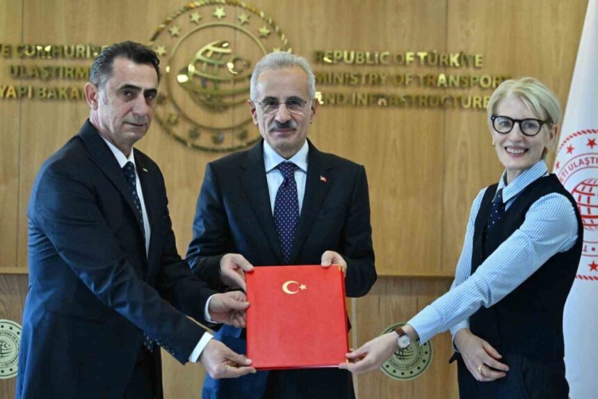 Ulaştırma Bakanı Uraloğlu, hidrojen yakıtlı tren projesinde TÜRASAŞ’ın merkez rol üstleneceğini duyurdu. Ulaştırma Bakanı Uraloğlu, hidrojen yakıtlı tren projesinde TÜRASAŞ’ın merkez rol üstleneceğini duyurdu.