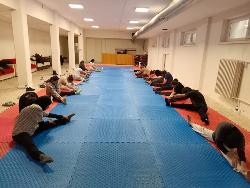 Bala Hatun Yurdu’nda düzenlenen Taekwondo kursu, önceden belirlenen takvime uygun bir şekilde sürüyor.