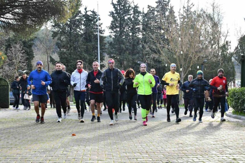 Balıkesir Büyükşehir Belediyesi, “Her Adım Bir İz” koşusuna bisiklet sürüşü ekleyerek sağlıklı yaşama teşvik ediyor.