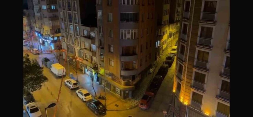 Sındırgı merkezli deprem, çevre illerde hissedildi; can ve mal kaybı yaşanmadı. Sındırgı merkezli deprem, çevre illerde hissedildi; can ve mal kaybı yaşanmadı.