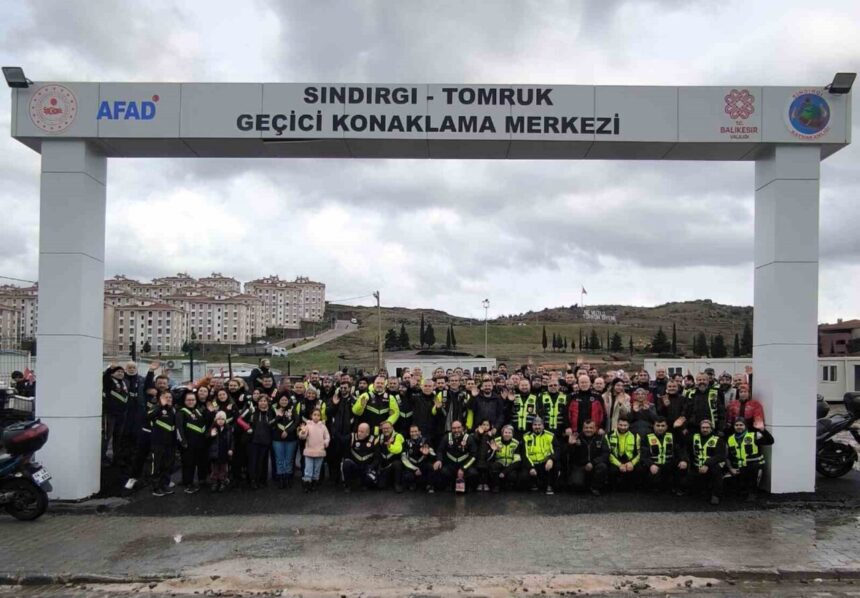 Sındırgı’daki depremlere destek için motosiklet tutkunlarından yardım konvoyu düzenlendi. Sındırgı’daki depremlere destek için motosiklet tutkunlarından yardım konvoyu düzenlendi.