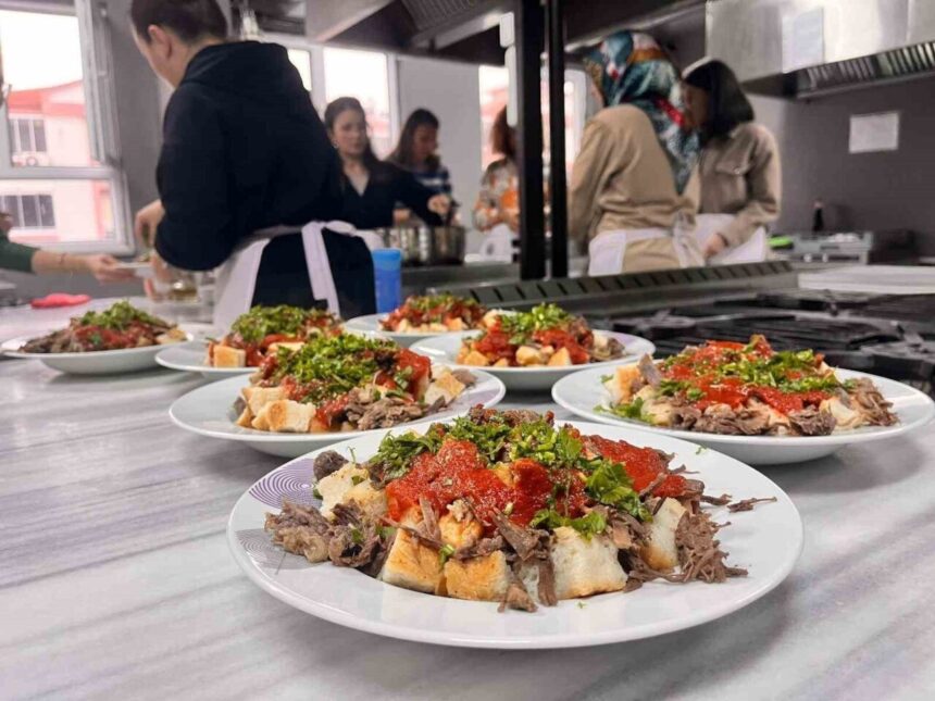 Balıkesir’in yöresel lezzeti tirit, öğretmenlere tanıtıldı. Balıkesir’in yöresel lezzeti tirit, öğretmenlere tanıtıldı.